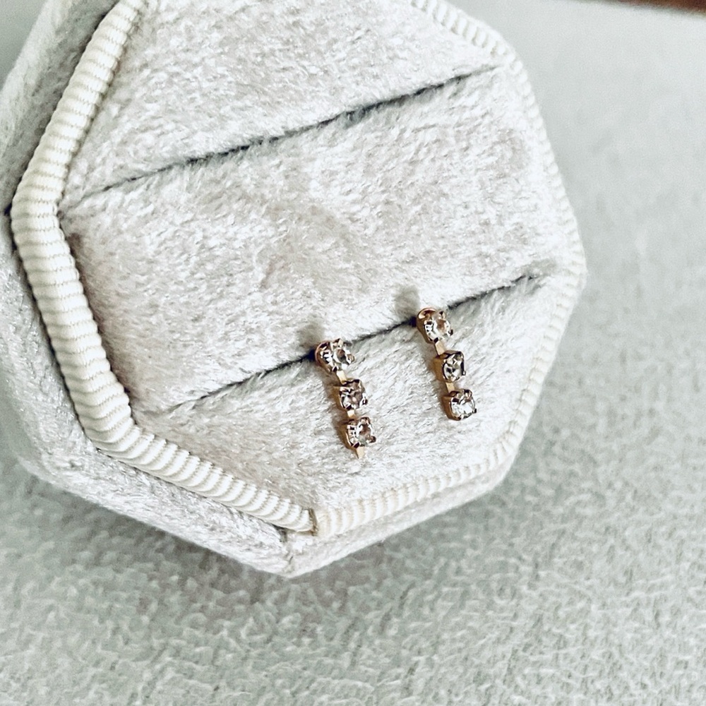 Mini dangle earrings